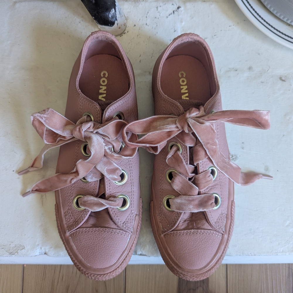 Converse All Star Chuck Taylor - Pink Leather Sneakers - Size 6